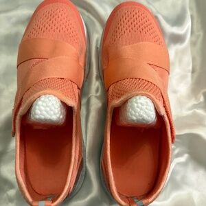 Danskin Encourage women’s Striking dark peach adjustable slip-on shoes. Sz  8